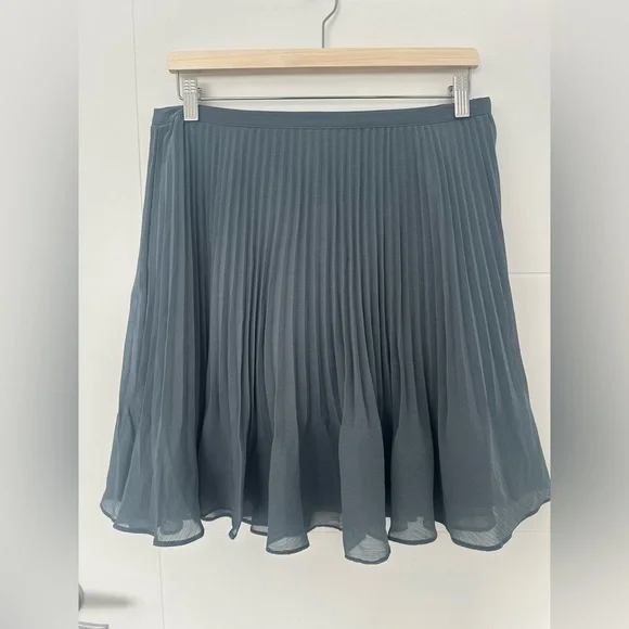 Club Monaco Pleated Mini Skirt Blue Depths Size 10 NWT A-Line Recycled Polyester - Picture 3 of 8